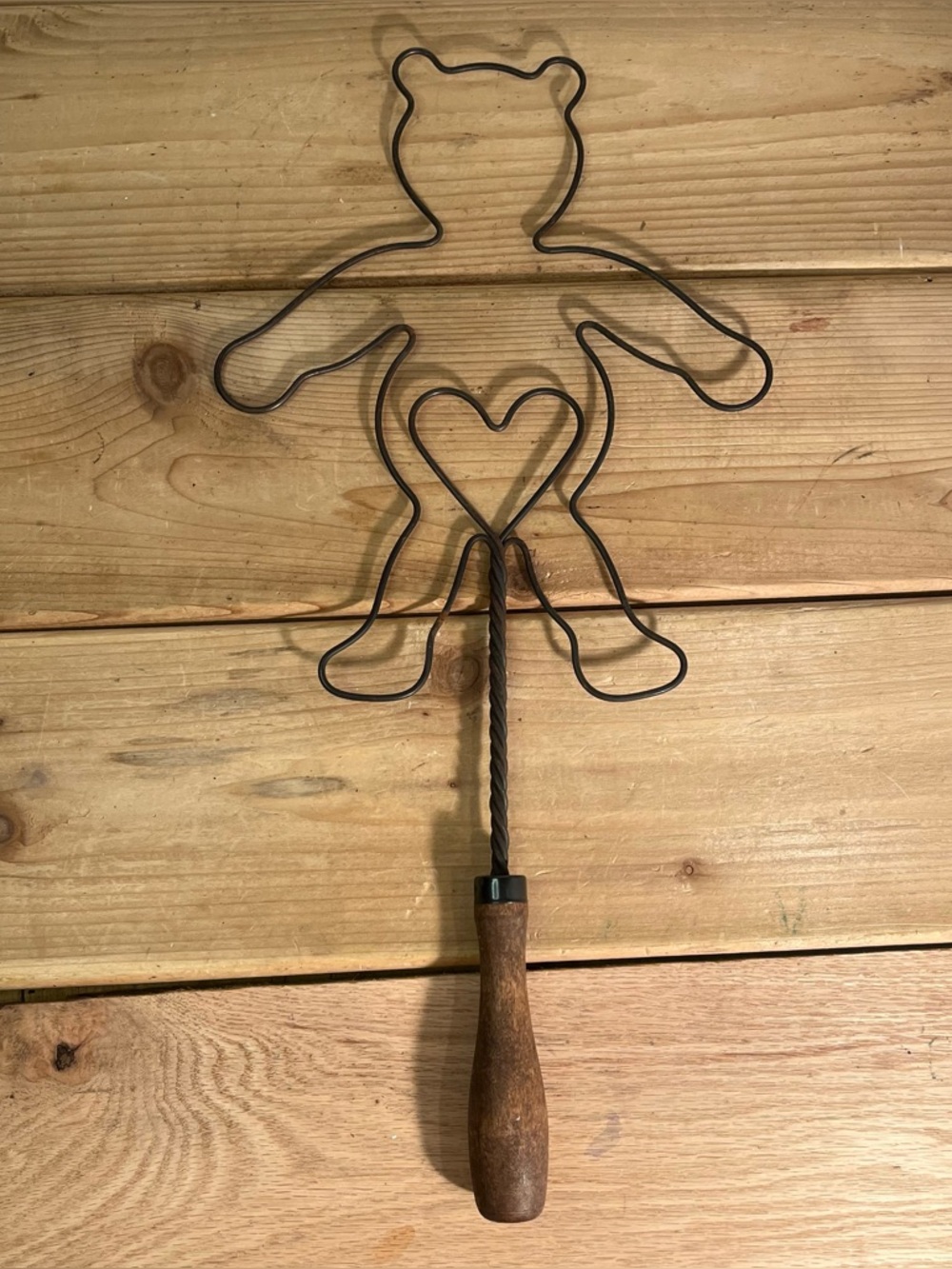 Vintage Wire Rug Beater Bear with Heart Twisted  Cottagecore Farmhouse Kitchen